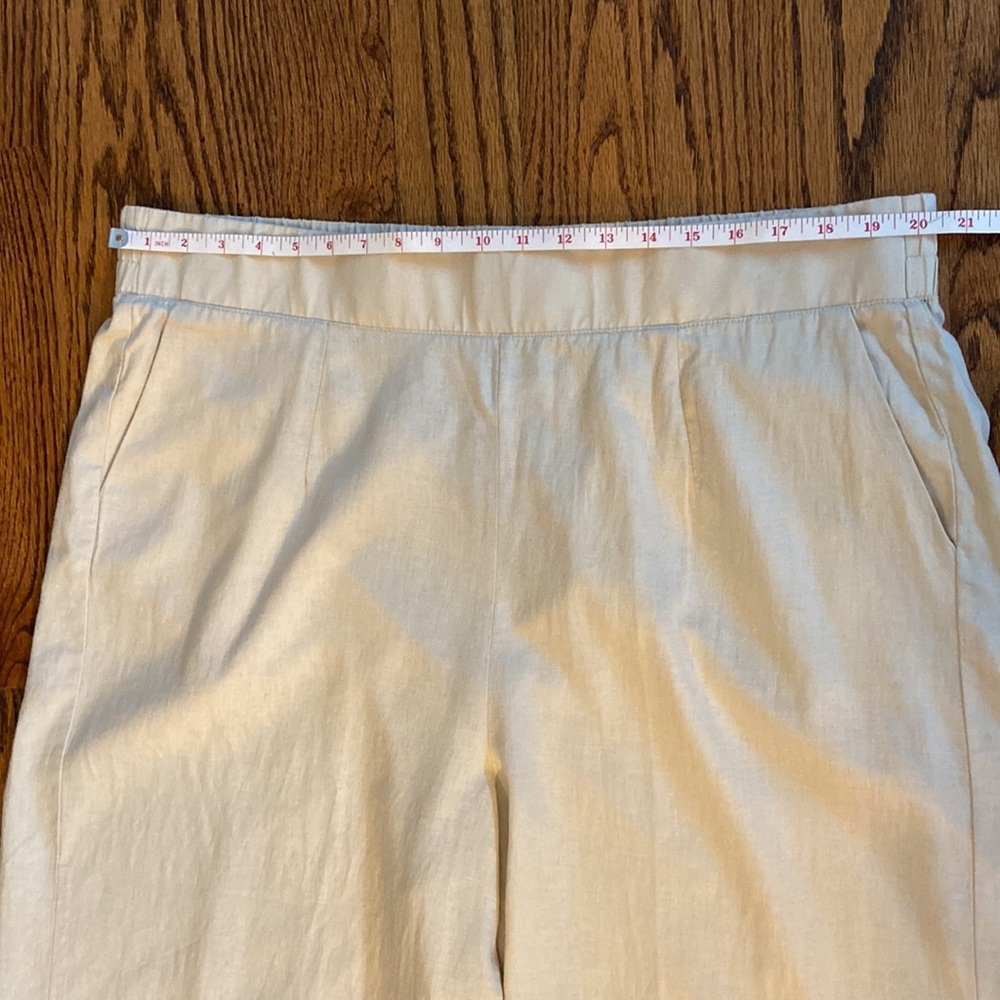 Women's Wide-Leg Cropped Pants in Light Beige - Picture 9 of 12